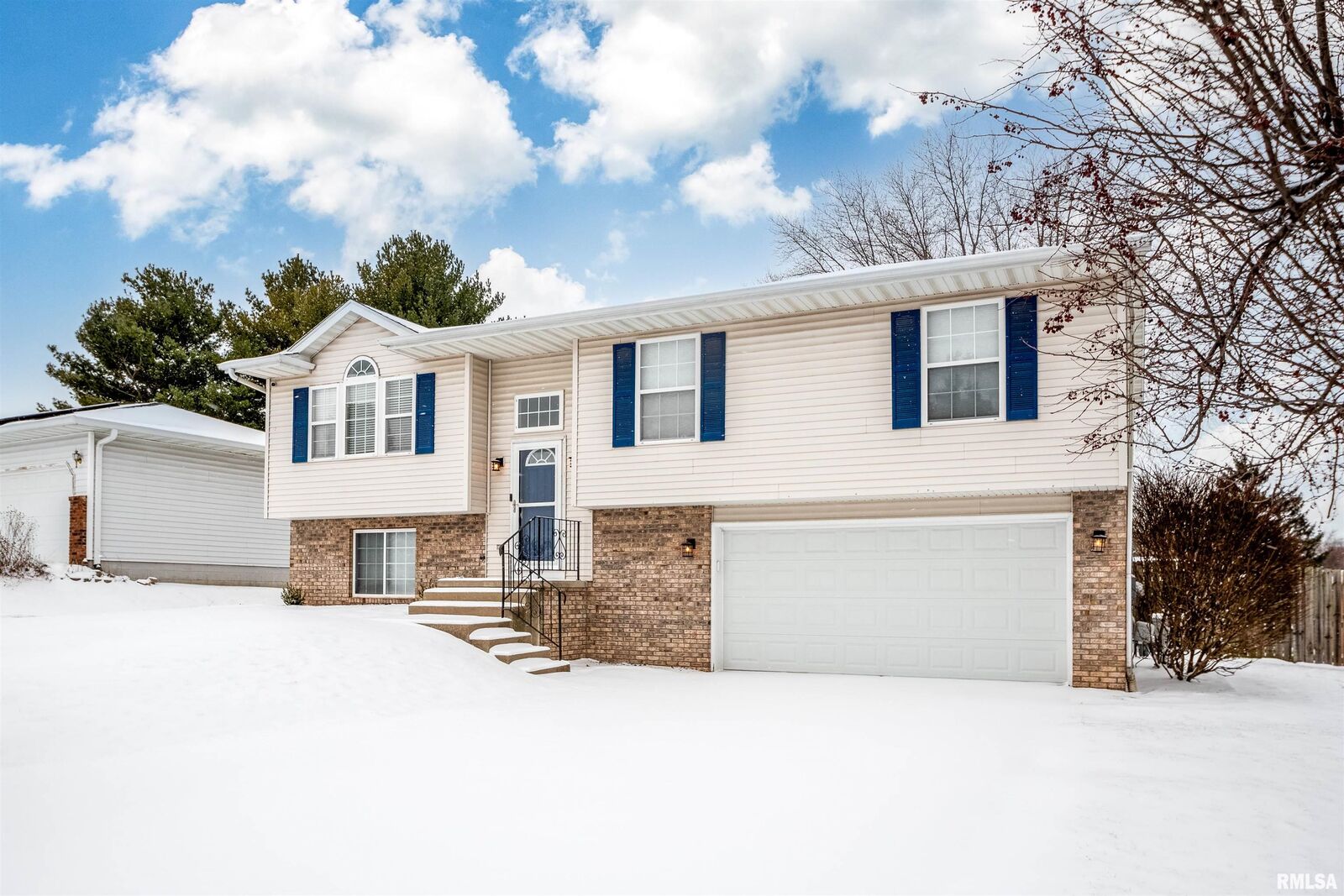 Property Photo:  124 Freedom Trail  IL 61611 