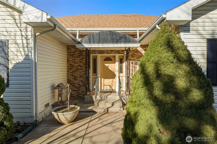 Property Photo: 1810 Highland Road WA 99362