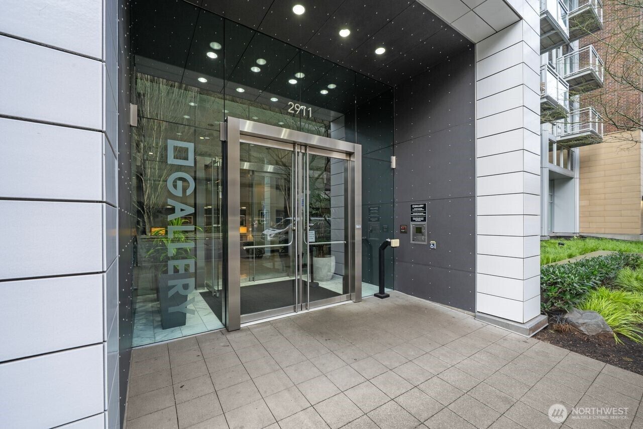 Property Photo:  2911  2nd Avenue 709  WA 98121 