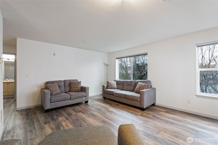 Property Photo: 10511 Midvale Avenue N 301 WA 98133