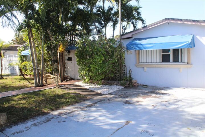 Property Photo: 6030 SW 93rd Ct FL 33173