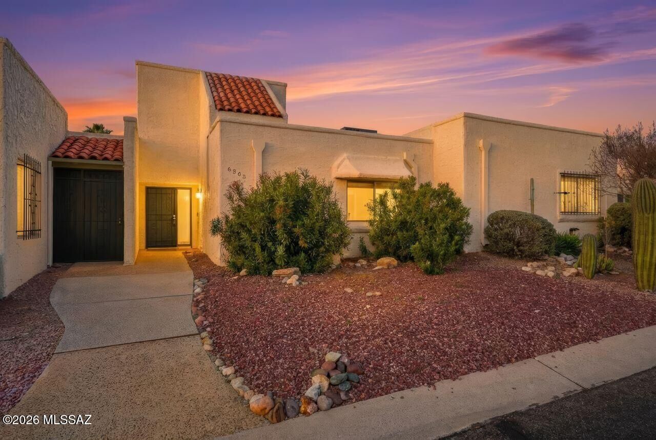 Property Photo:  6363 N Orange Tree Drive  AZ 85704 