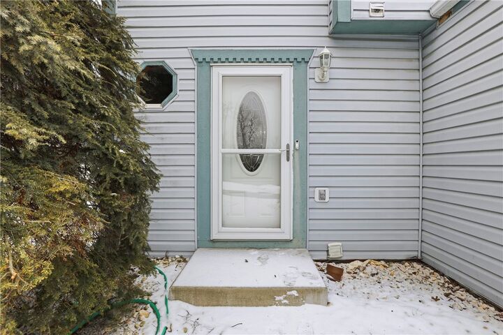 Property Photo: 126 Villa Dr PA 15214