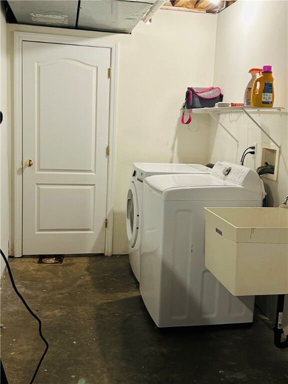 Property Photo:  6912 Spring Valley Ln  PA 15632 