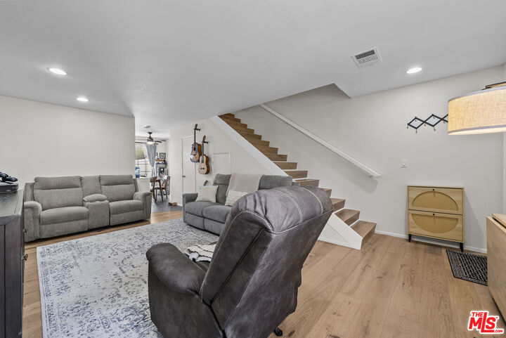 Property Photo:  19124 Hamlin St  CA 91335 