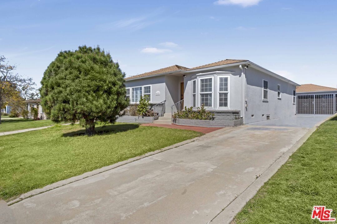 Property Photo:  6727 W 87th Pl  CA 90045 