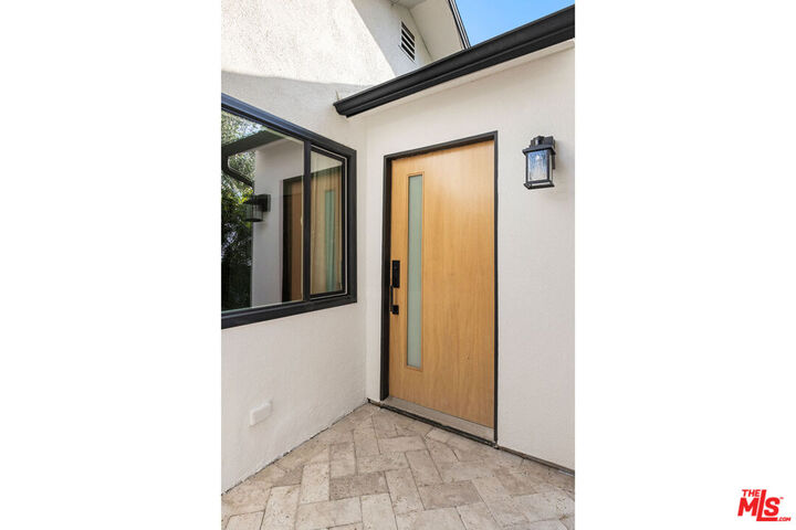 Property Photo:  1506 N Benton Way  CA 90026 