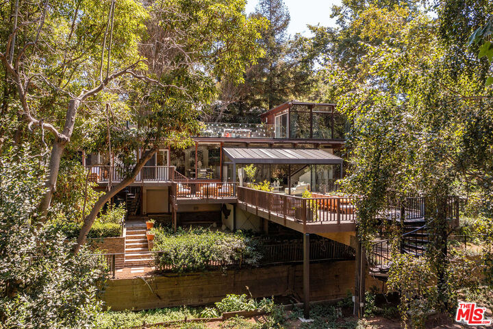 Property Photo: 681 Brooktree Rd CA 90402