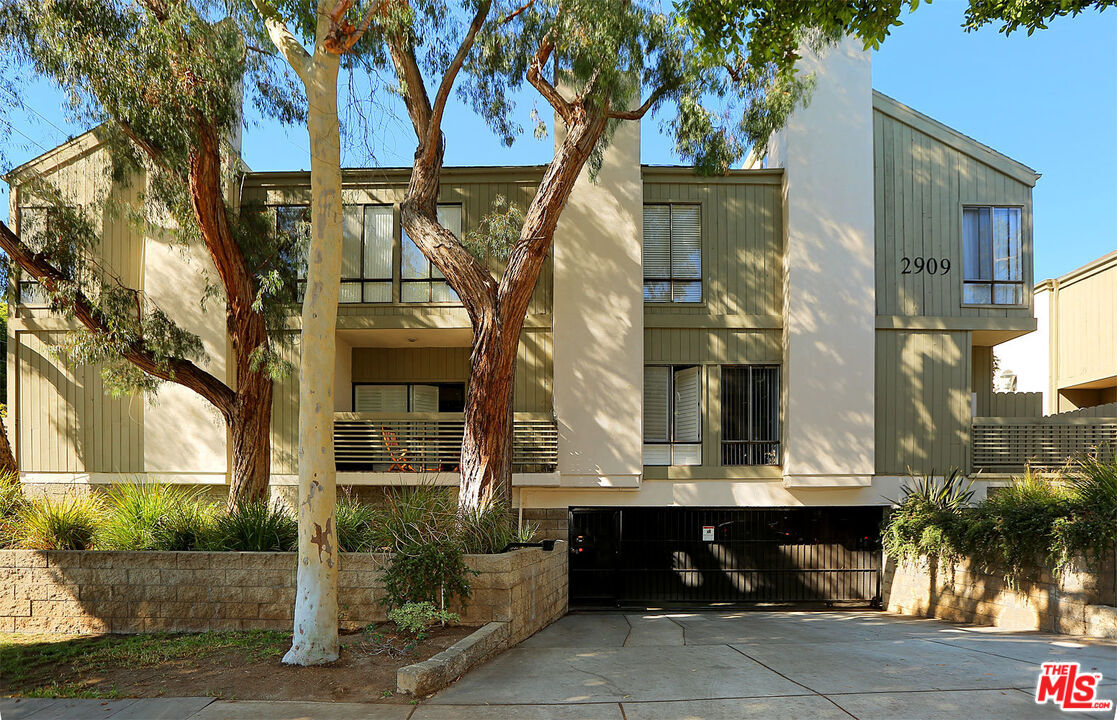 Property Photo:  2909 Arizona Ave  CA 90404 