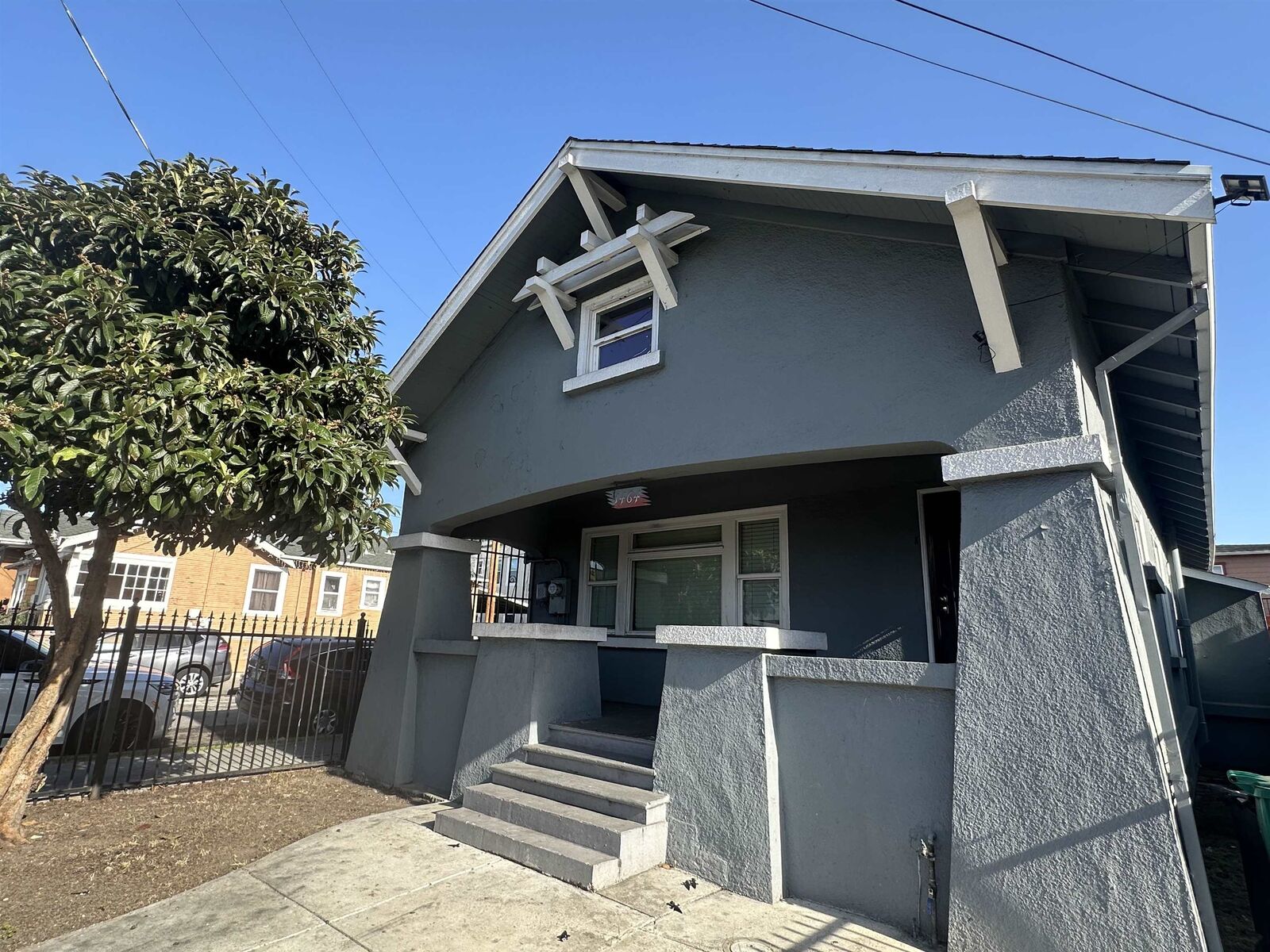 Property Photo: 1464 35th Ave CA 94601