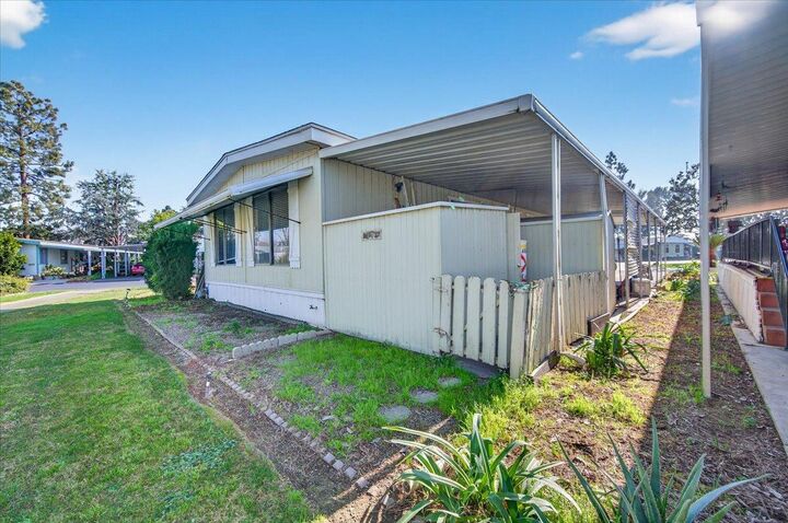 Property Photo:  2706 W Ashlan Avenue 86  CA 93705 