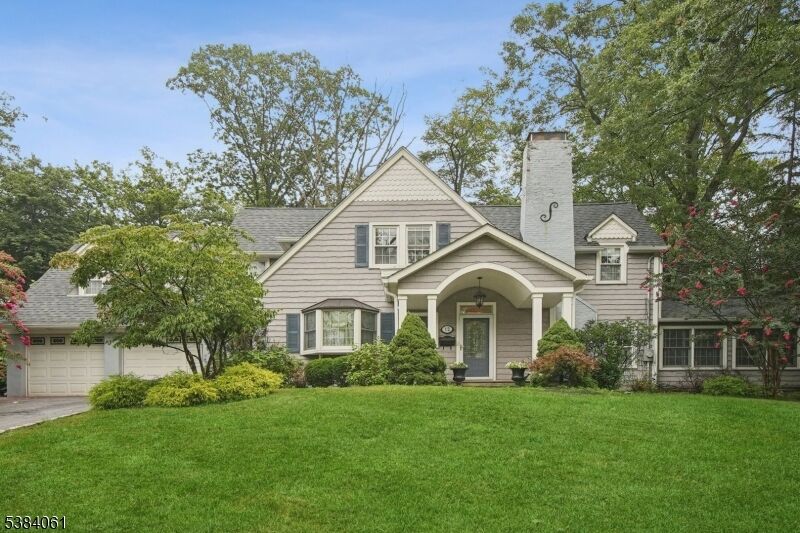 Property Photo:  12 Edgewood Rd  NJ 08820 