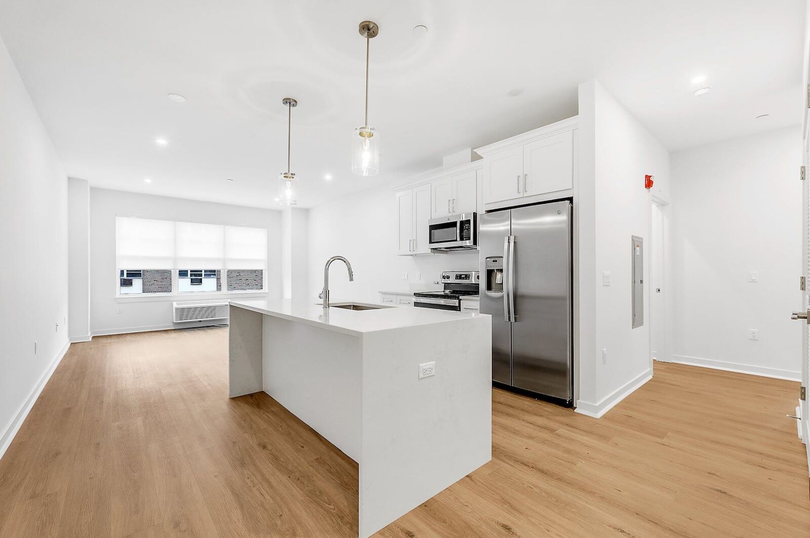 Property Photo:  74 Clarendon Pl 202  NJ 07601 