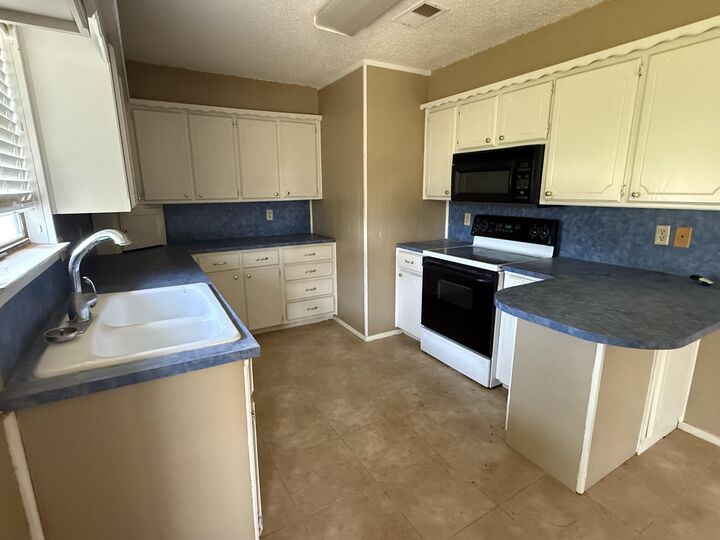 Property Photo:  106 E Cragin Street  TX 79336 