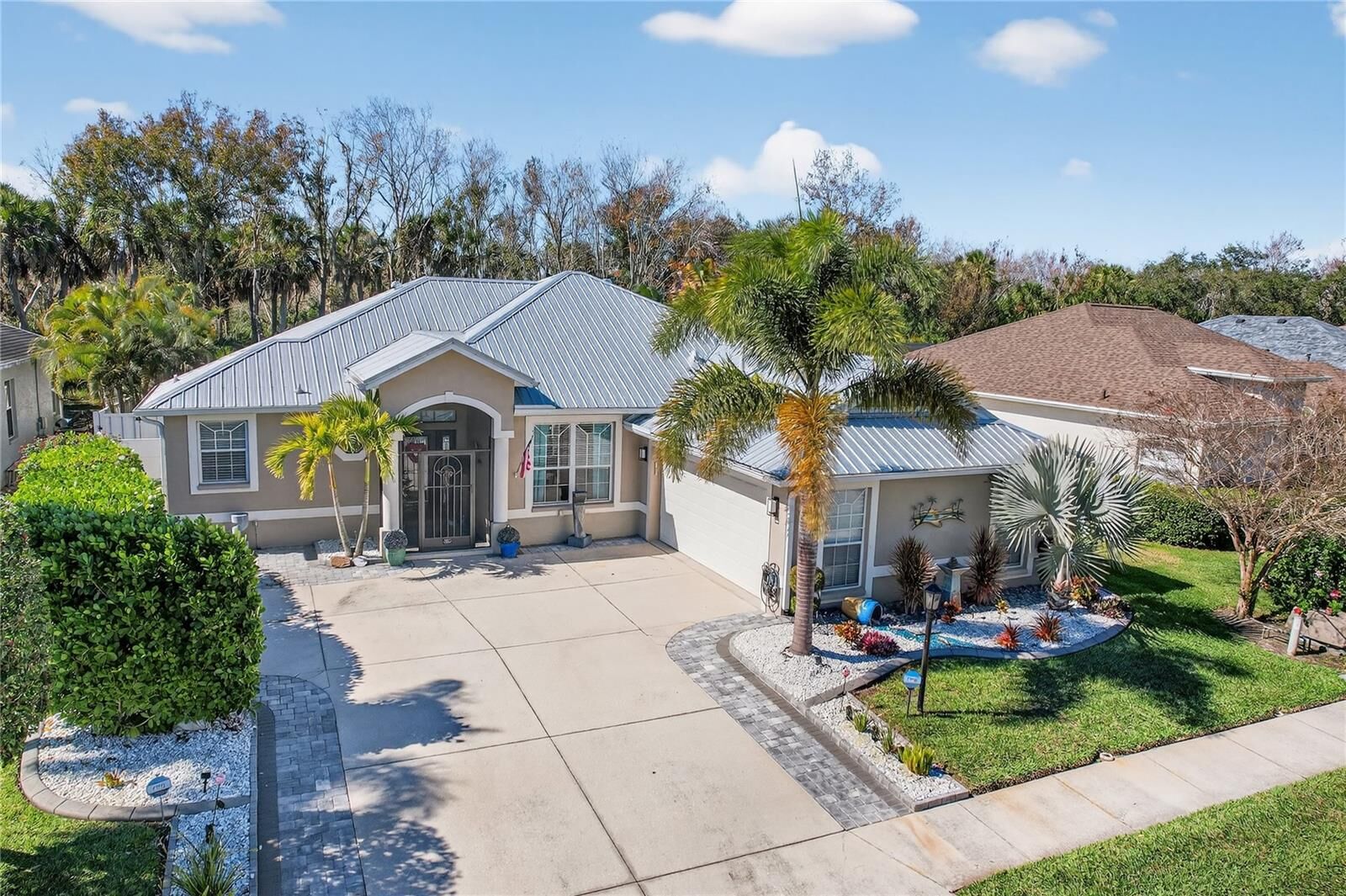 Property Photo: 10433 Old Grove Circle FL 34212