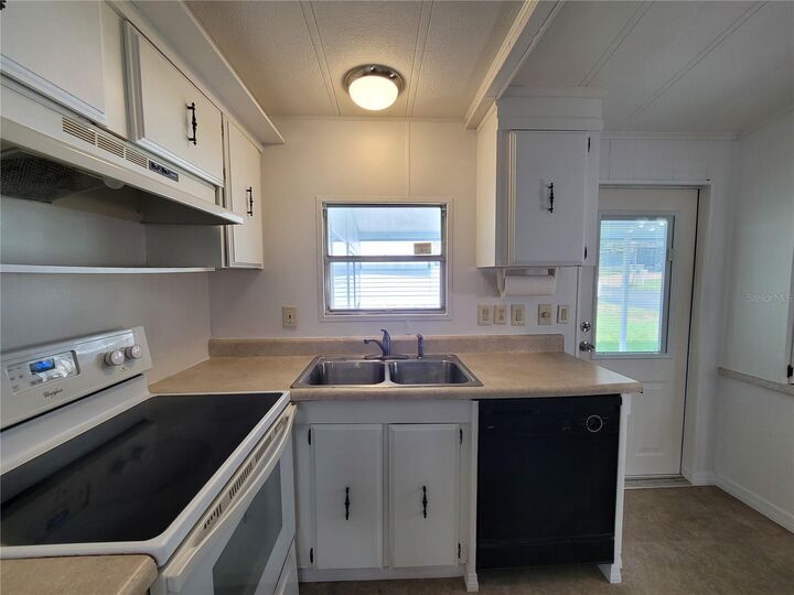Property Photo:  7209 El Meyers Street  FL 33541 