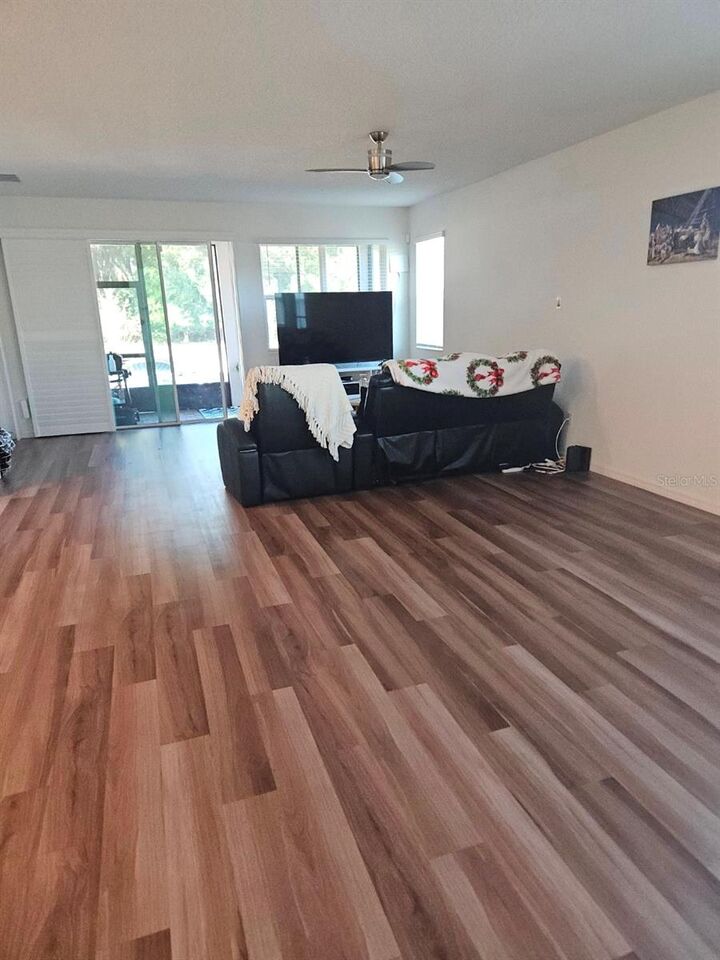 Property Photo:  404 Darcy Bluff Place  FL 33594 