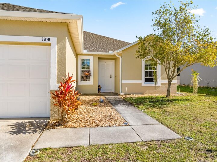 Property Photo:  1108 Brenton Manor Drive  FL 33881 