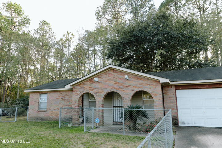 Property Photo:  1405 Kingfisher Drive  MS 39553 