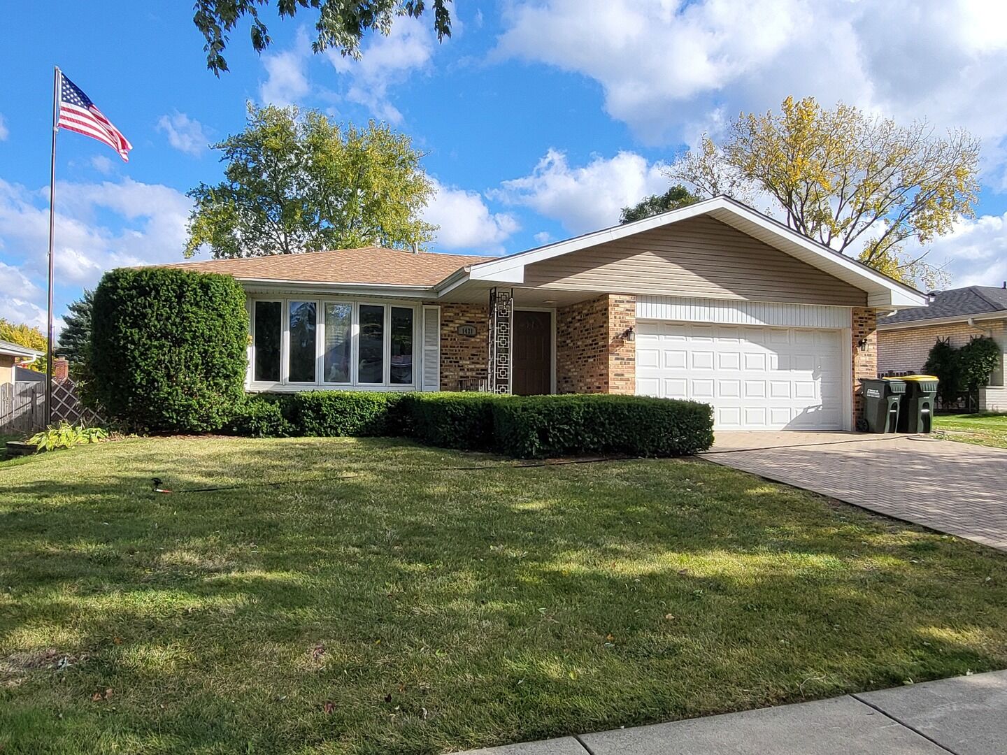 Property Photo: 1421 Spruce Lane IL 60559