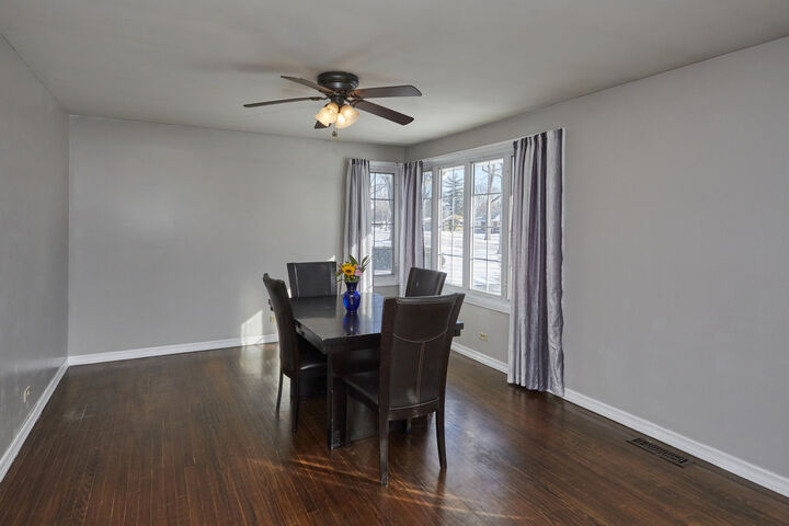 Property Photo:  3N264 N Howard Avenue  IL 60126 