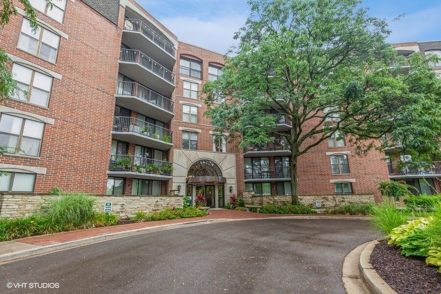 Property Photo: 511 Aurora Avenue 620 IL 60540