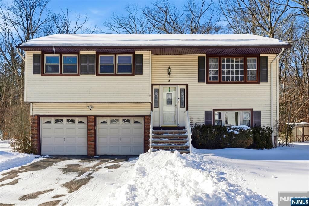 Property Photo:  5 Downstream Drive  NJ 07836 