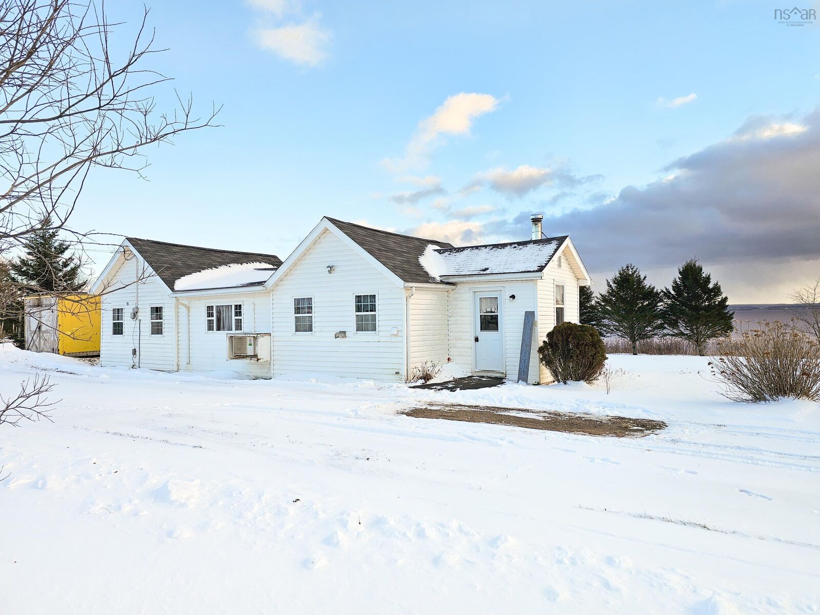 Property Photo: 4606 Highway 2 NS B0M 1B0
