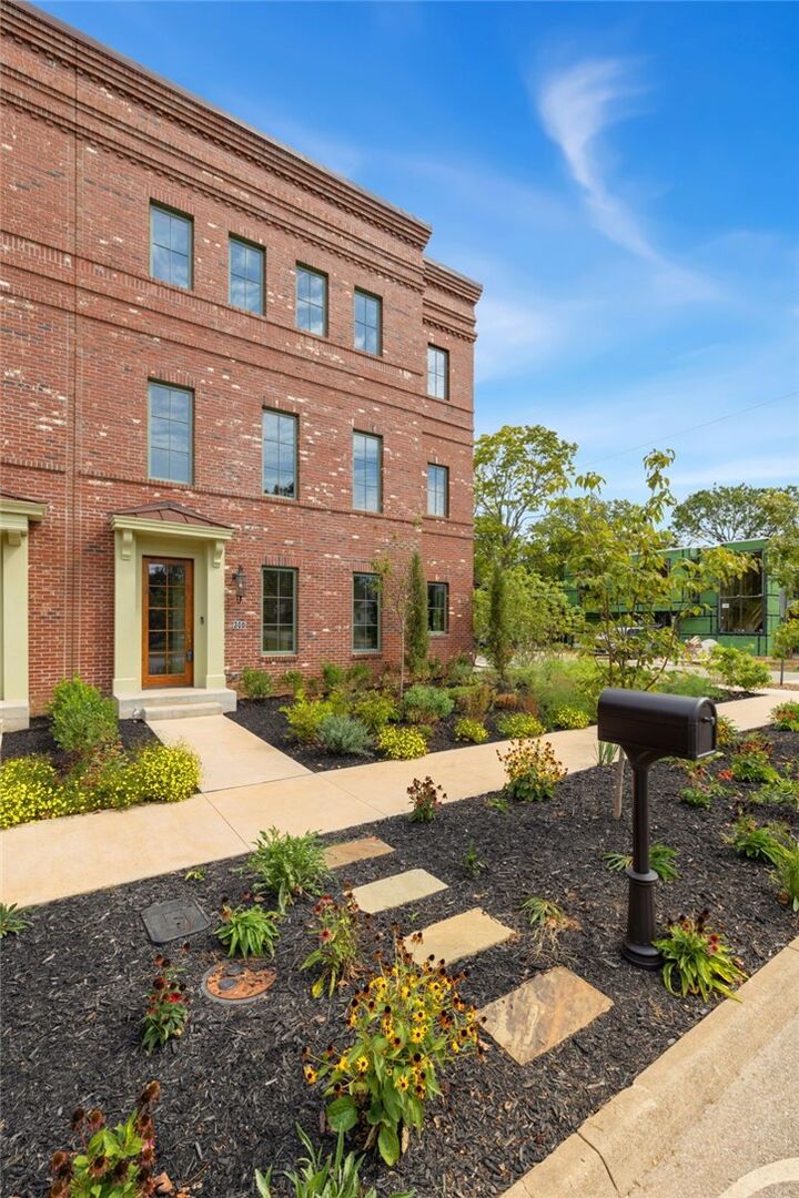 Property Photo:  300 NW 5th Street  AR 72712 