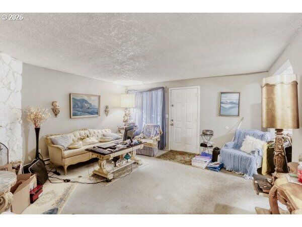 Property Photo: 625 N Buffalo St OR 97217