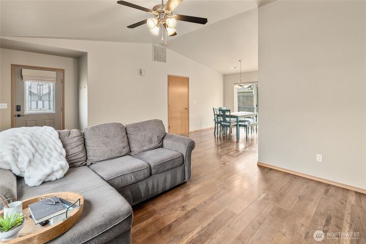 Property Photo: 405 E Kristen Avenue WA 98926