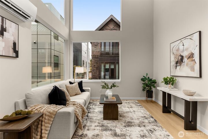 Property Photo:  1123 A  10th Avenue E  WA 98102 