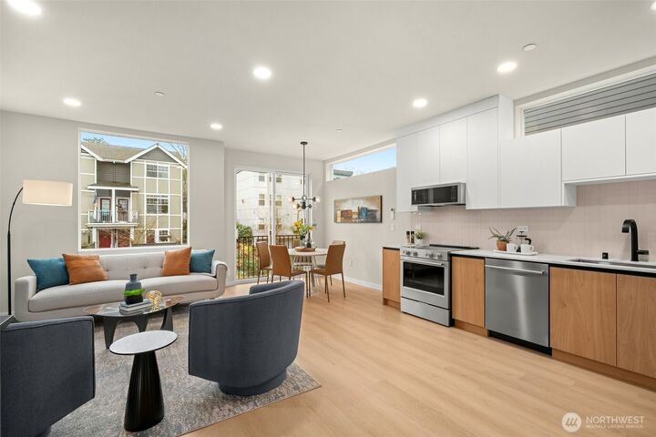 Property Photo:  1123 A  10th Avenue E  WA 98102 