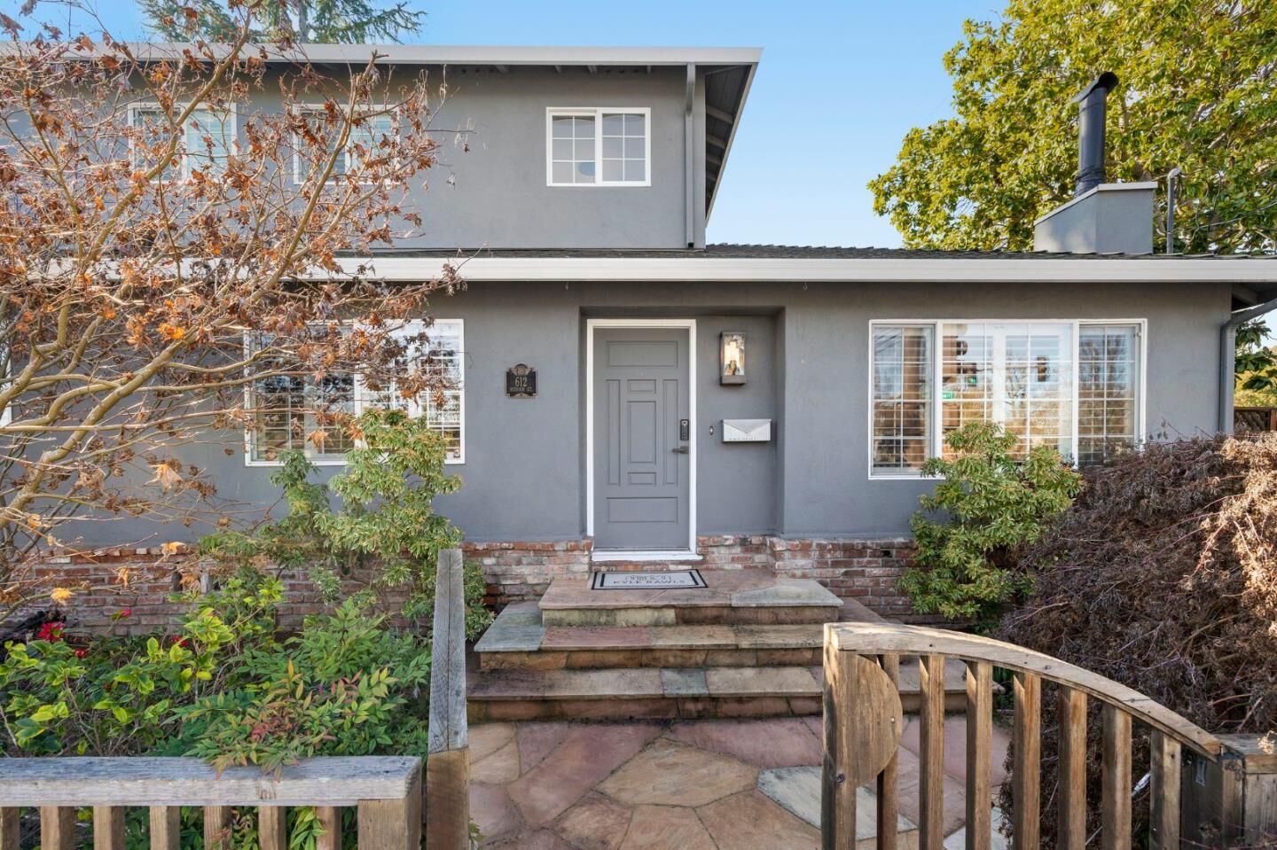 Property Photo:  612 Hudson Street  CA 94061 