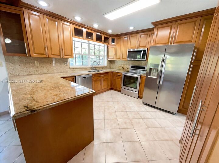 Property Photo:  10001 SW 99th Ave  FL 33176 