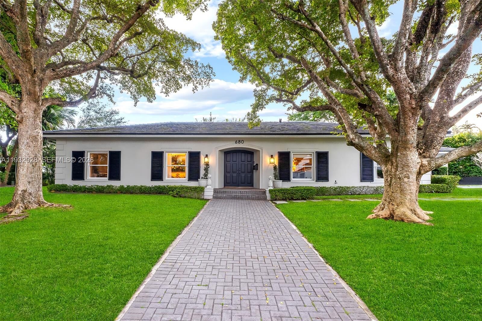 Property Photo: 680 Buttonwood Ln FL 33137