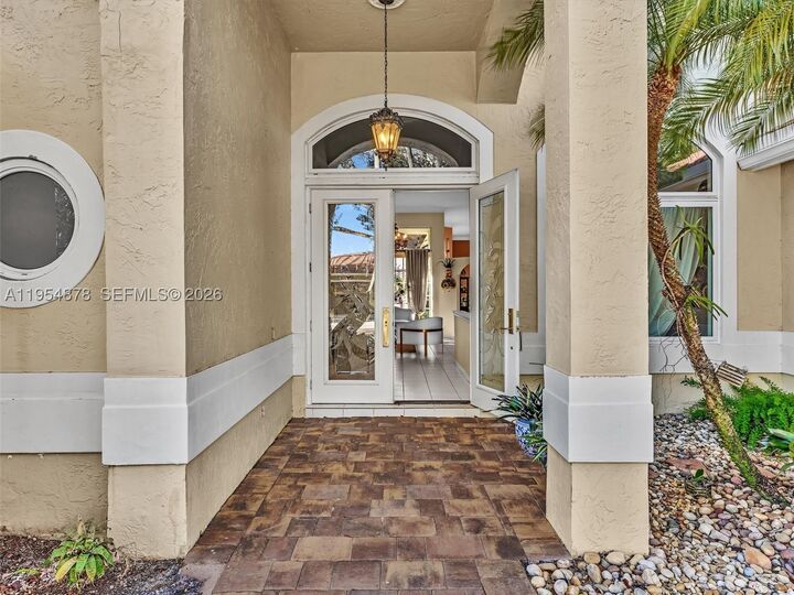 Property Photo:  900 Spoonbill Cir  FL 33326 