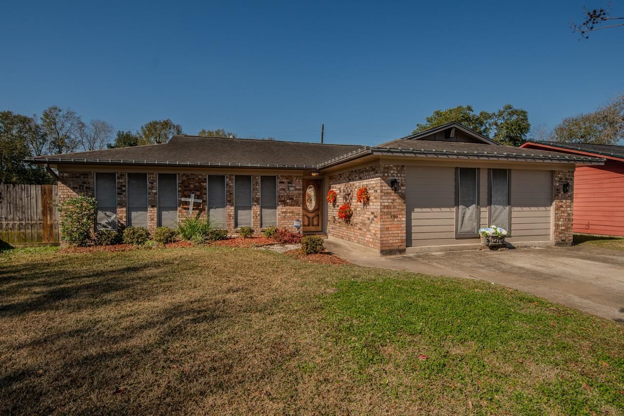 Property Photo:  820 Enfield Ln.  TX 77707 