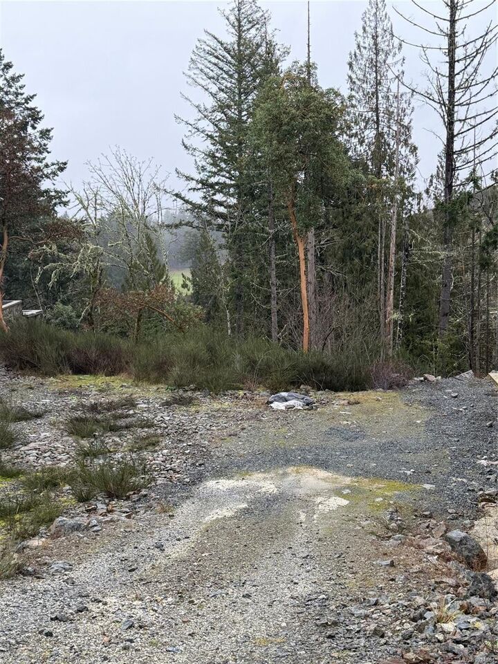 Property Photo: 2034 Pinehurst Terr BC V9B 3S3