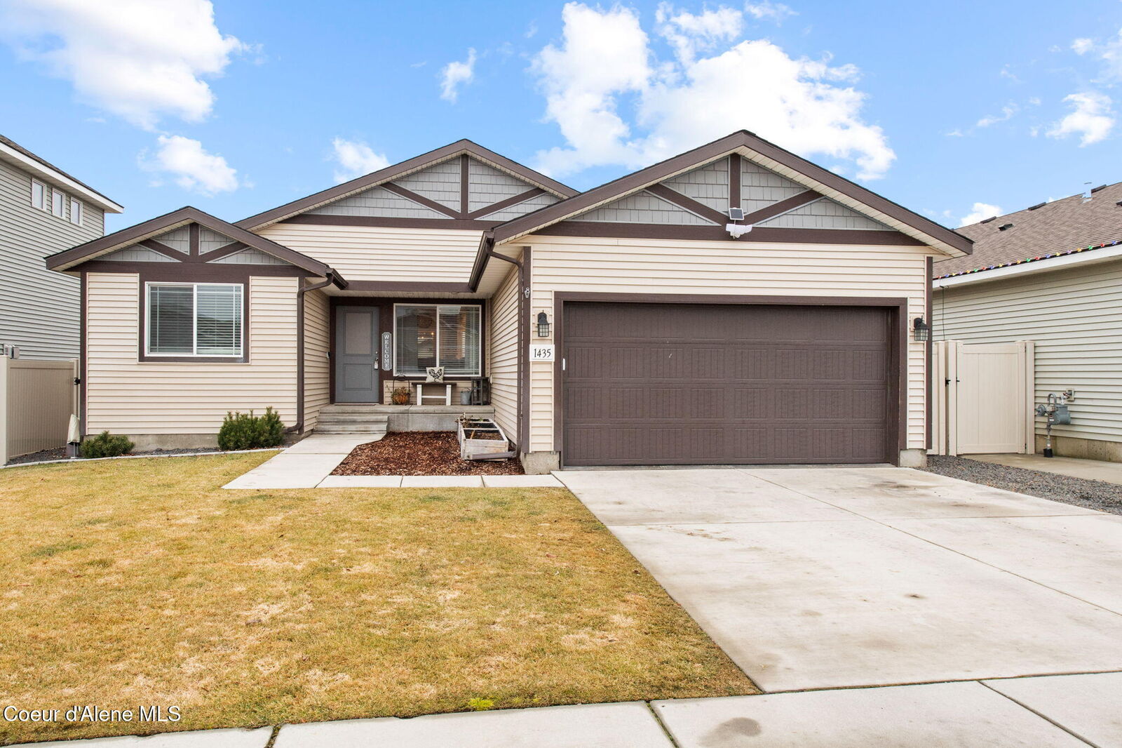 Property Photo:  1435 N Minam Loop  ID 83854 