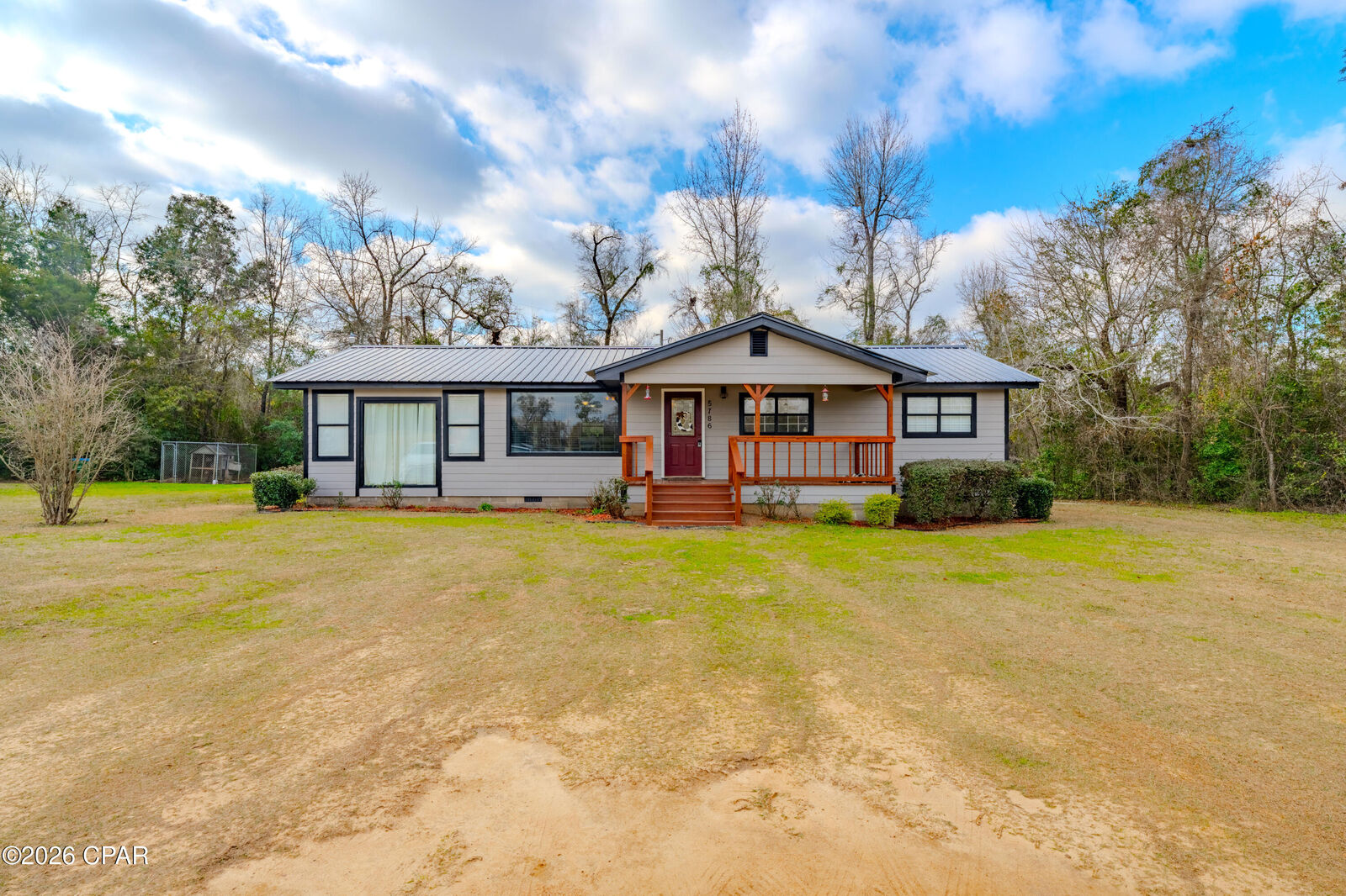 Property Photo: 5786 Reddoch Road FL 32446