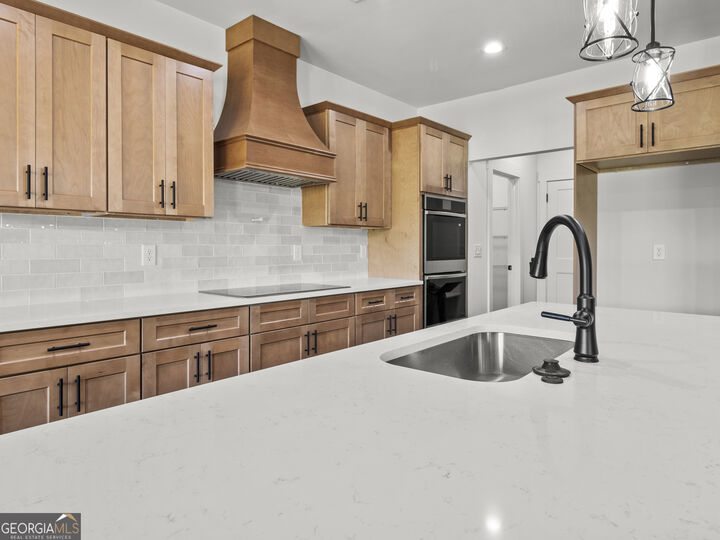 Property Photo:  323 Sweetgrass Drive  GA 30535 