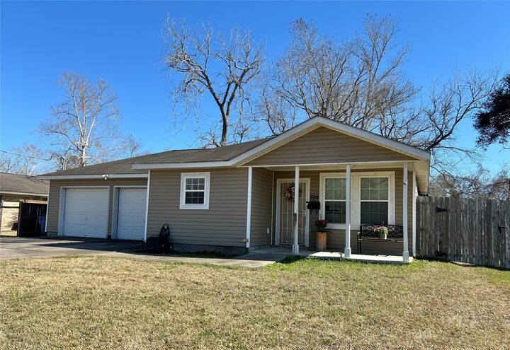 Property Photo:  708 E 6th Street  TX 77480 
