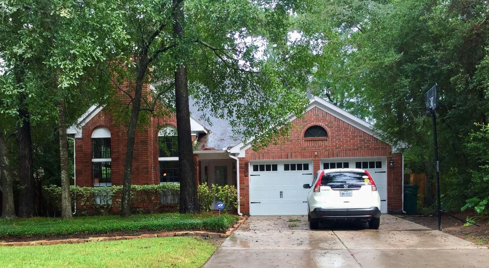 Property Photo:  115 E Pathfinders Circle  TX 77381 