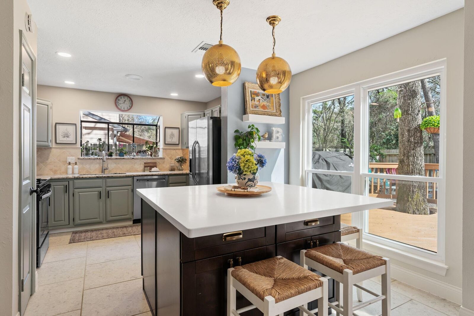 Property Photo:  115 E Pathfinders Circle  TX 77381 