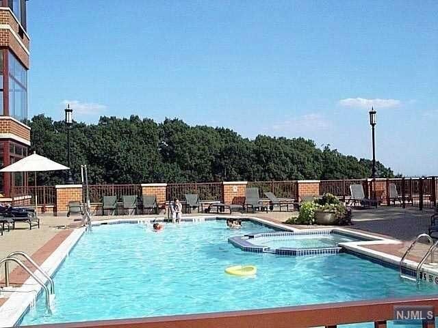 Property Photo:  100 Old Palisade Rd 3001  NJ 07024 