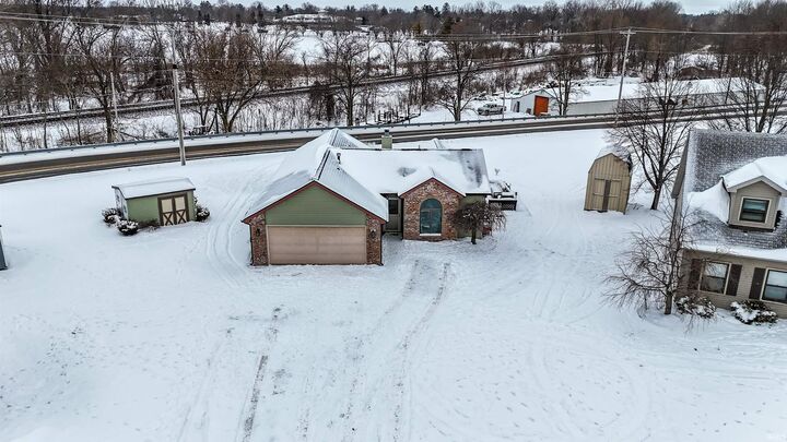 Property Photo:  1402 Fairview Run  IN 46755 