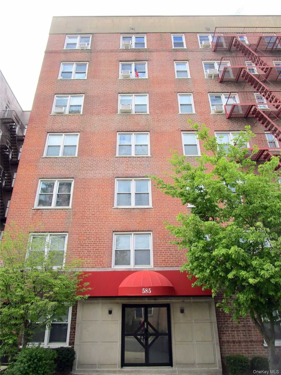 Property Photo:  585 McLean Avenue 6D  NY 10705 