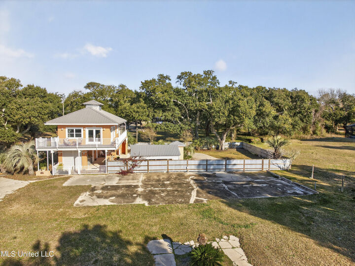 Property Photo:  470 W Beach Boulevard  MS 39560 