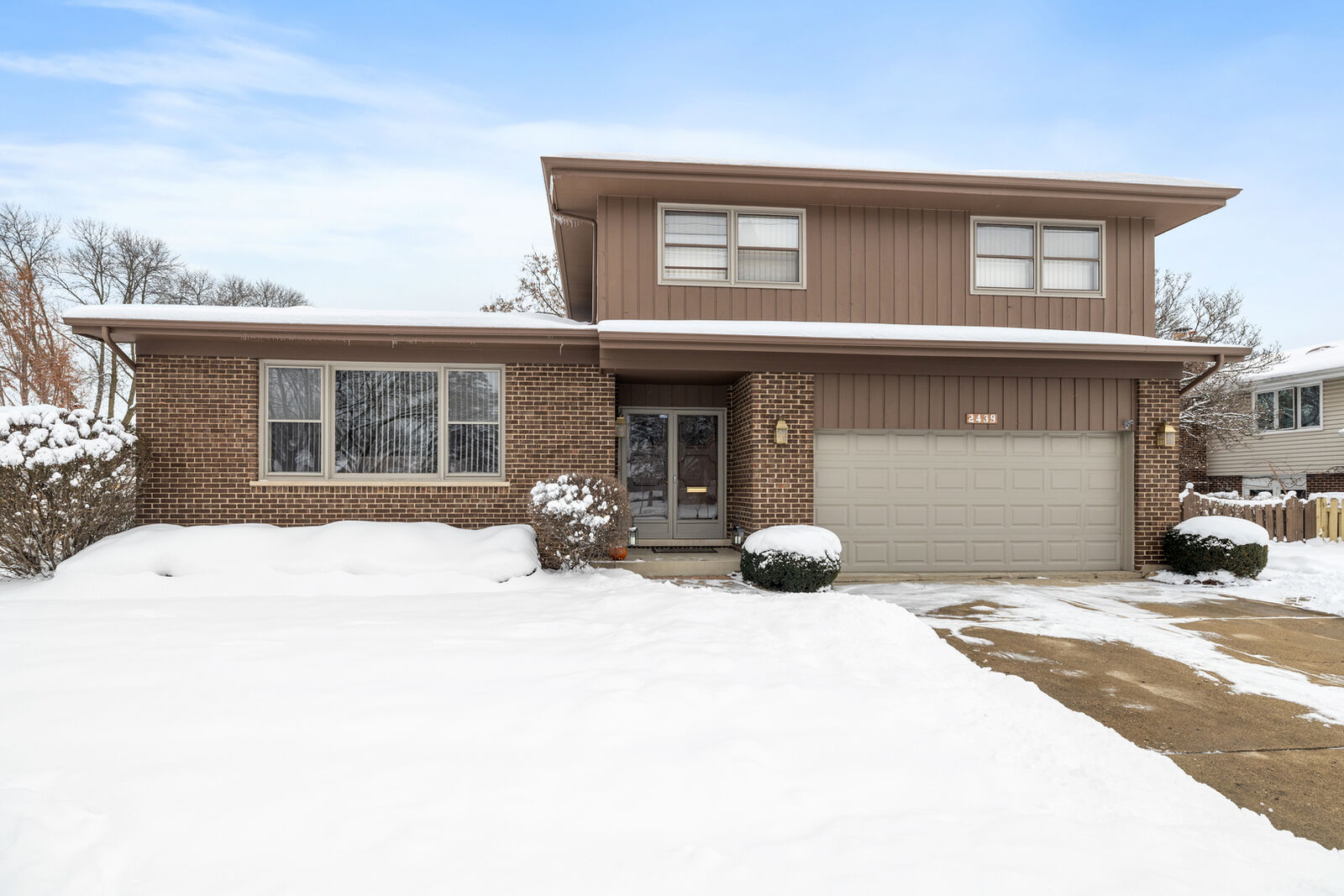Property Photo:  2439 N Windsor Drive  IL 60004 